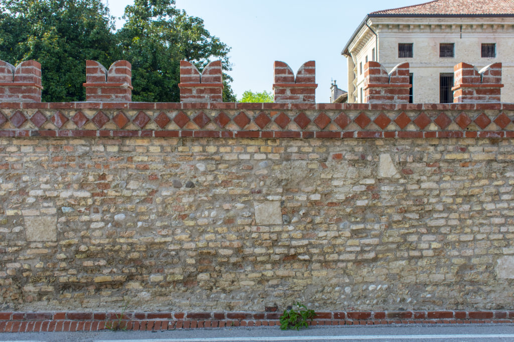 Mura di cinta Villa Ottelio Savorgnan, paramento